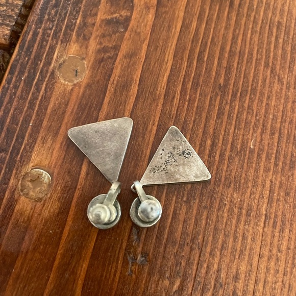 VINTAGE Clip On Mother of Pearl Earrings ✨ - Picture 2 of 4